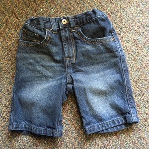 Wrangler shorts size 4T EUC